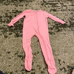Kyte footie onesie 6-12 months. Super soft bamboo. EUC worn just a few times.